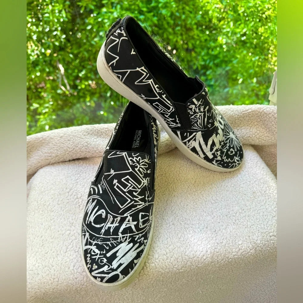 Michael Kors New York “Keaton” Black and White Leather upper white sole 9.5. VGC